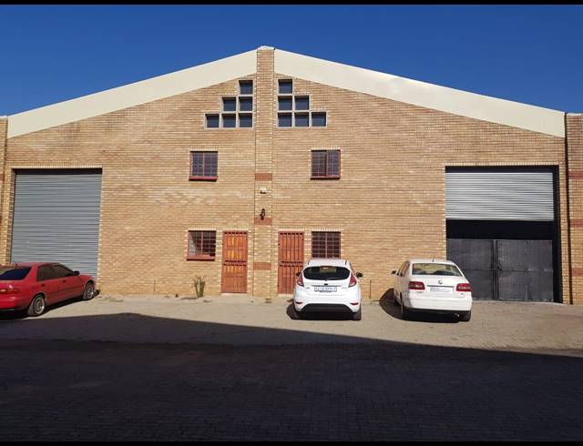 3,675M² WAREHOUSE FOR SALE IN STEELEDALE